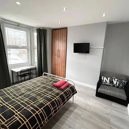 One Bedroom Apartment Near Heathrow Airport & London